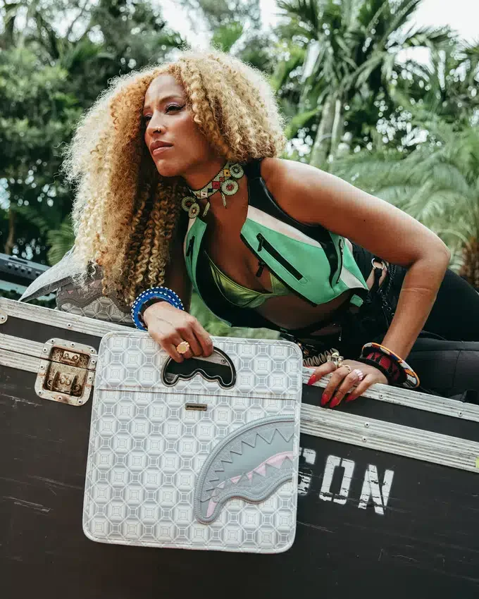 A.I.8 AFRICAN INTELLIGENCE BOOKED & BUSY CITY SAVVY BOLSO DE MANO