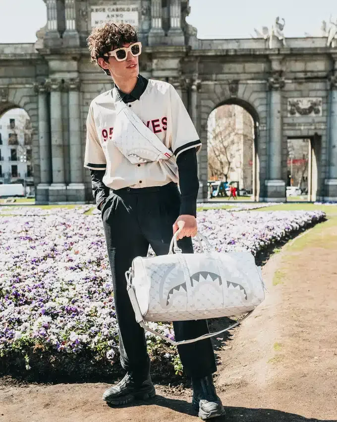BOLSA DE DEPORTE EMPEROR CON ESTAMPADO MONEY EN COLOR POWDER