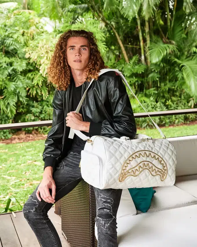 BOLSA DE DEPORTE RIVIERA LE BLANC CON CADENA DORADA Y DETALLE DE TIBURÓN
