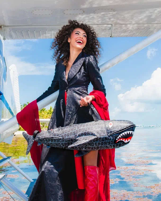 BOLSA DE DEPORTE SHARKFINITY STEALTH PILOT CON FORMA DE TIBURÓN