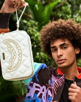 BOLSA DE NECESERES RIVIERA LE BLANC CON CADENA DORADA Y DISEÑO DE TIBURÓN