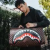 BOLSA DE VIAJE «SAWTOOTH SHARKS IN PARIS»