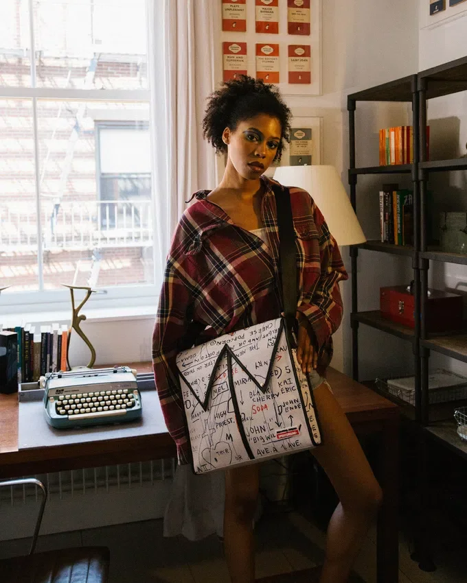 BOLSO BOLSOS CRUZADOS OFICIAL BASQUIAT «UNTITLED (CHEESE POPCORN)» 1983