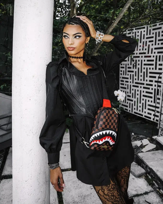 BOLSO CRUZADO DE UNA CORREA «SAWTOOTH SHARKS IN PARIS»