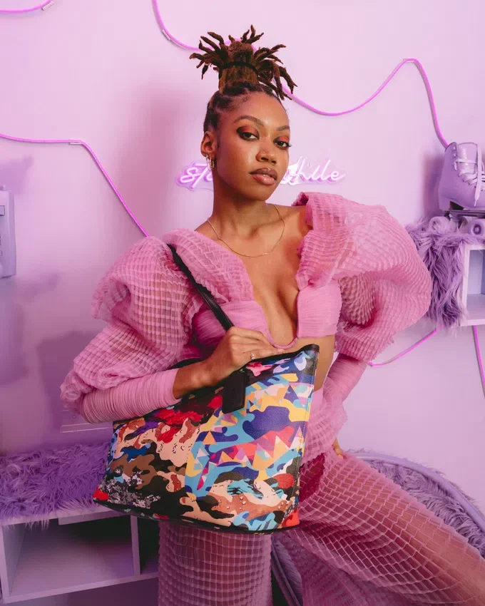 BOLSO TOTE DE CAMUFLAJE CON DETALLES DE TIRAS Y CUADROS