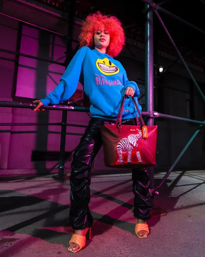 BOLSO TOTE DE COLABORACIÓN CON RON ENGLISH: ESTRIPE DE CEBRA Y ELEFANTE