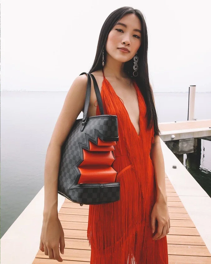 BOLSO TOTE GRIS «Shark Bite Sharks in Paris»