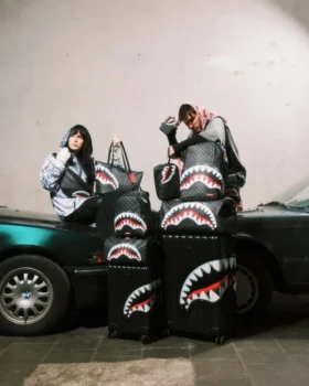 BOLSO TOTE HYPER PUFF «SHARKS IN PARIS»