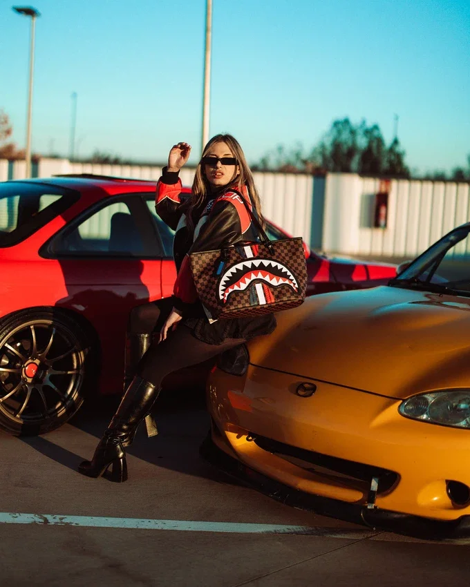 BOLSO TOTE SHARKS IN PARIS GT