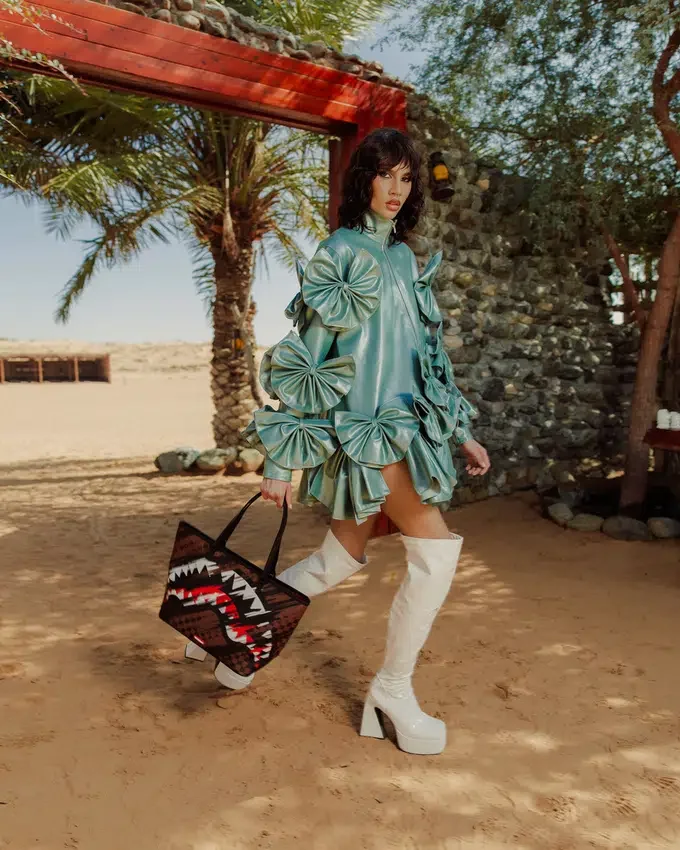 BOLSO TOTE «SHARKS IN PARIS NIGHT DRIFT»