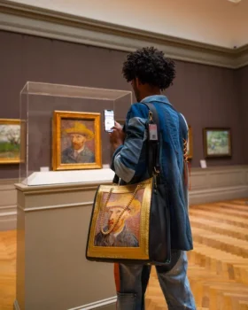 BOLSOS TOTE CON AUTORRETRATO ENMARCADO DE VAN GOGH