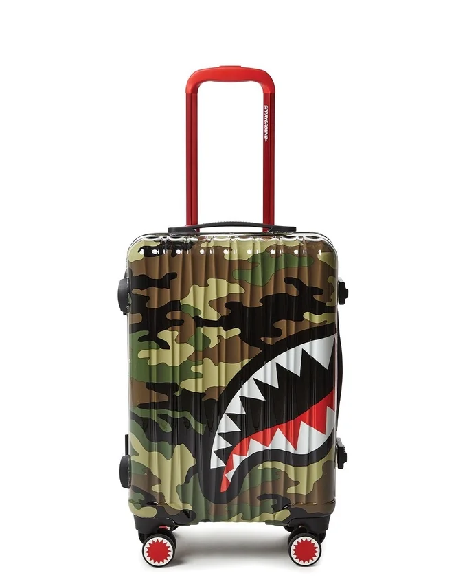 EQUIPAJE DE CABINA SHARKNAUTICS (Camo) DE 21.5”