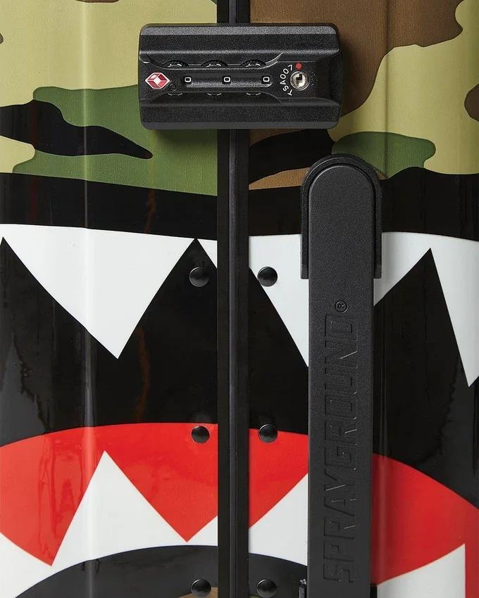 EQUIPAJE DE CABINA SHARKNAUTICS (Camo) DE 21.5”