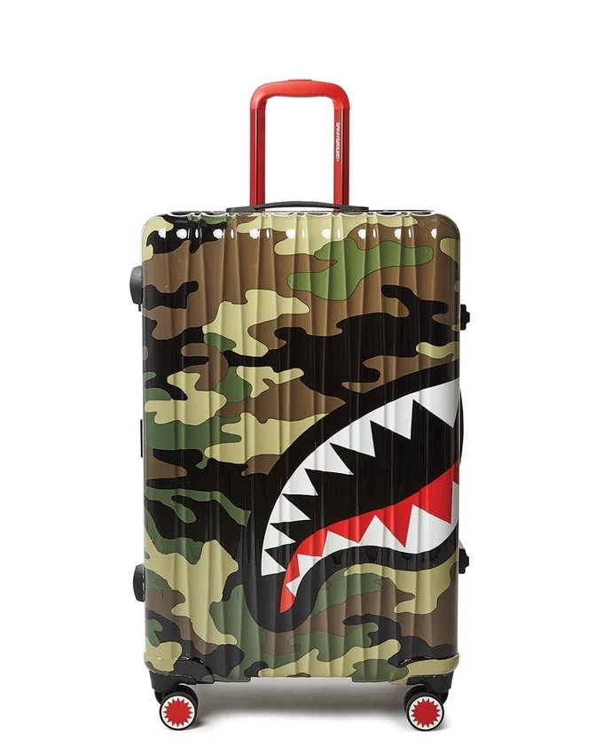 Equipaje de TAMAÑO COMPLETO SHARKNAUTICS (Camo) de 29.5”