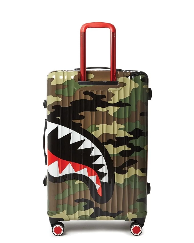 Equipaje de TAMAÑO COMPLETO SHARKNAUTICS (Camo) de 29.5”
