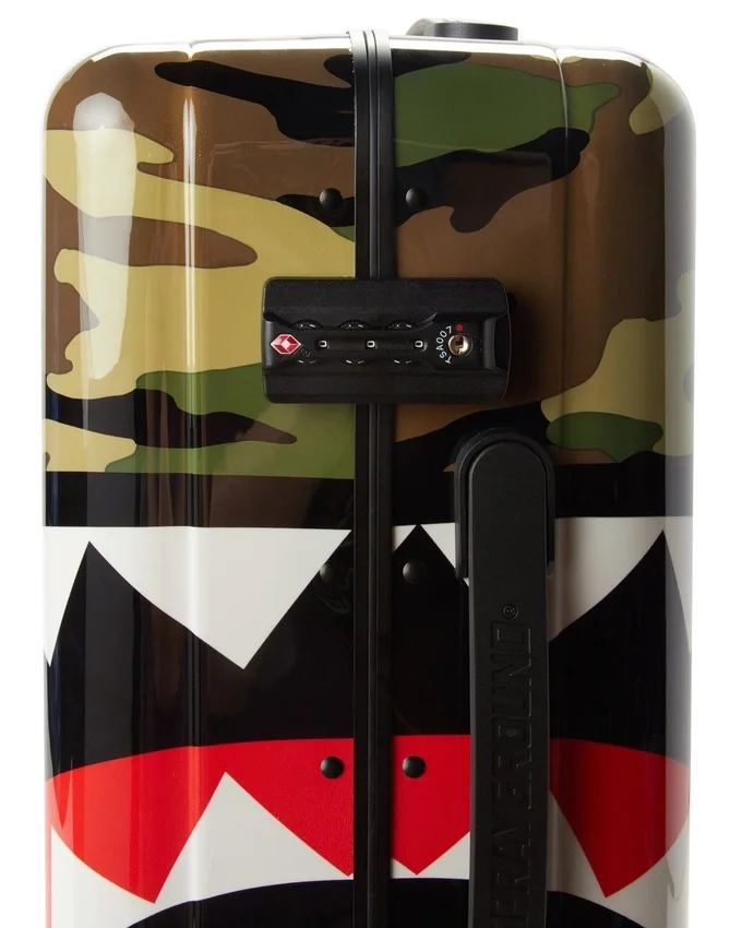 Equipaje de TAMAÑO COMPLETO SHARKNAUTICS (Camo) de 29.5”