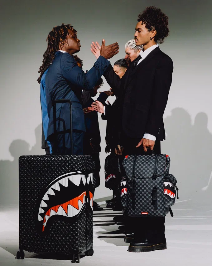 EQUIPAJE DE VIAJE DE TAMAÑO COMPLETO SHINOBI SHARKS IN PARIS
