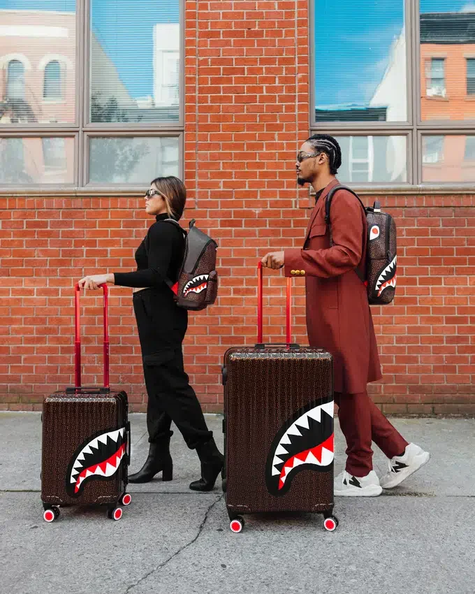 EQUIPAJE DE MANO DE CARCASA RÍGIDA FRENZY SHARKS SHARKNAUTICS