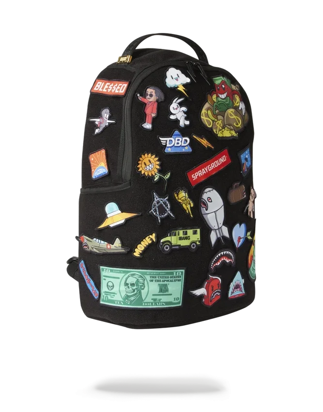 LA MOCHILA CON 32 PARCHES DESMONTABLES DE VELCRO