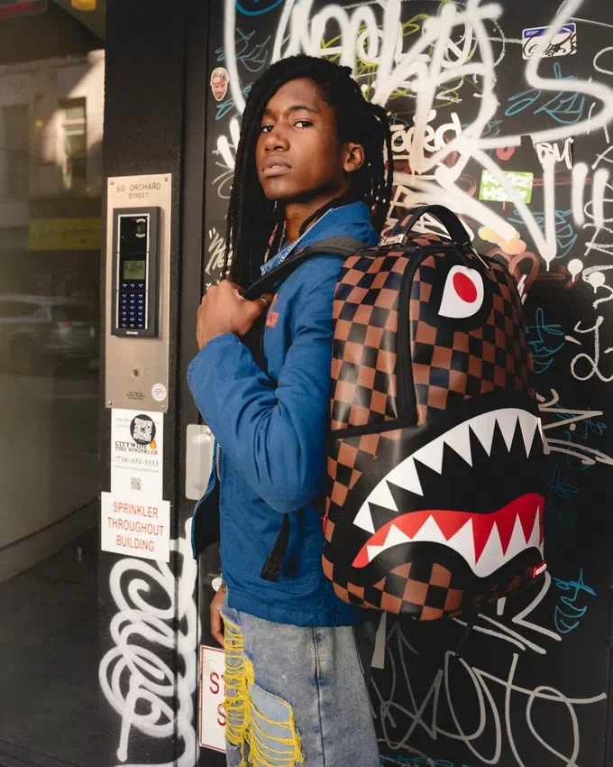 LA Mochila HANGOVER SHARK