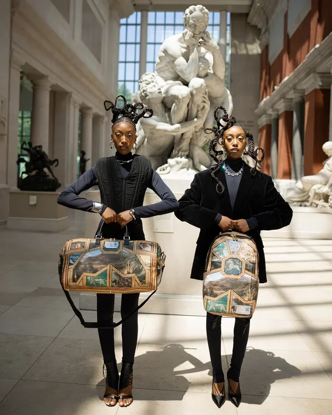 LA MOCHILA «MET MASTERPIECES»