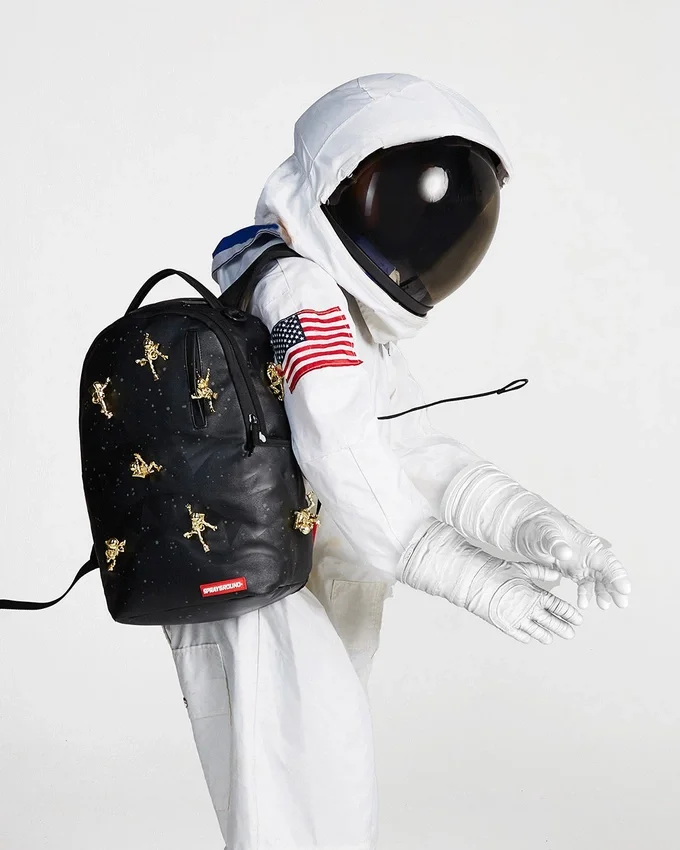 LAS MOCHILAS «LOST IN SPACE» (10 ASTRONAUTAS DE METAL DORADO EN 3D)