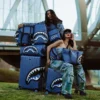 MALETA DE CARCASA RÍGIDA DE TAMAÑO COMPLETO «MIDNIGHT MAGIC SHARKS IN PARIS»