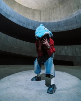 MOCHILA CON CAPUCHA «STUFFED SAVAGE» CON DISEÑO DE SHARK