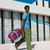 Mochila con colaboración de SQUID GAME: Frente con hombre y espalda con tiburones rosas