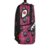 Mochila con colaboración de SQUID GAME: Frente con hombre y espalda con tiburones rosas