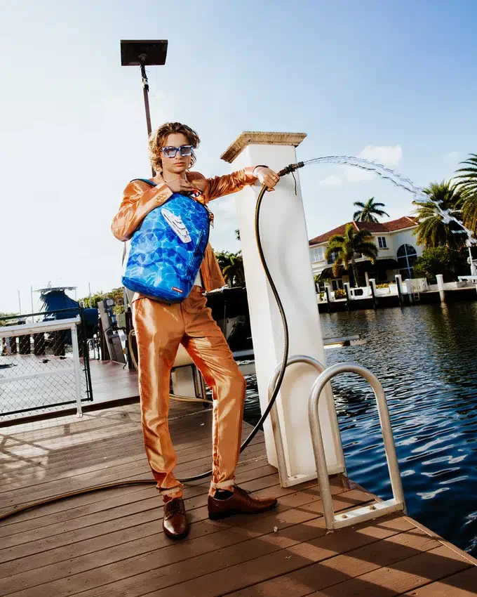 Mochila de escapada en aguas profundas con bufanda desmontable