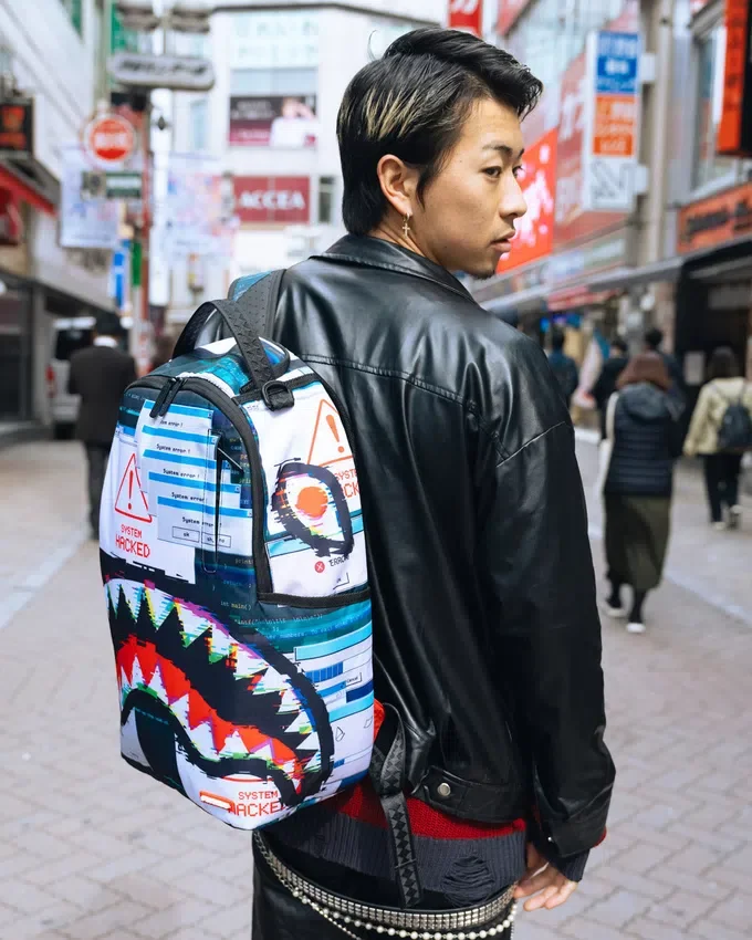 MOCHILA DLXR «HACKED & STACKED BUT I STILL GOT YOUR BACK»