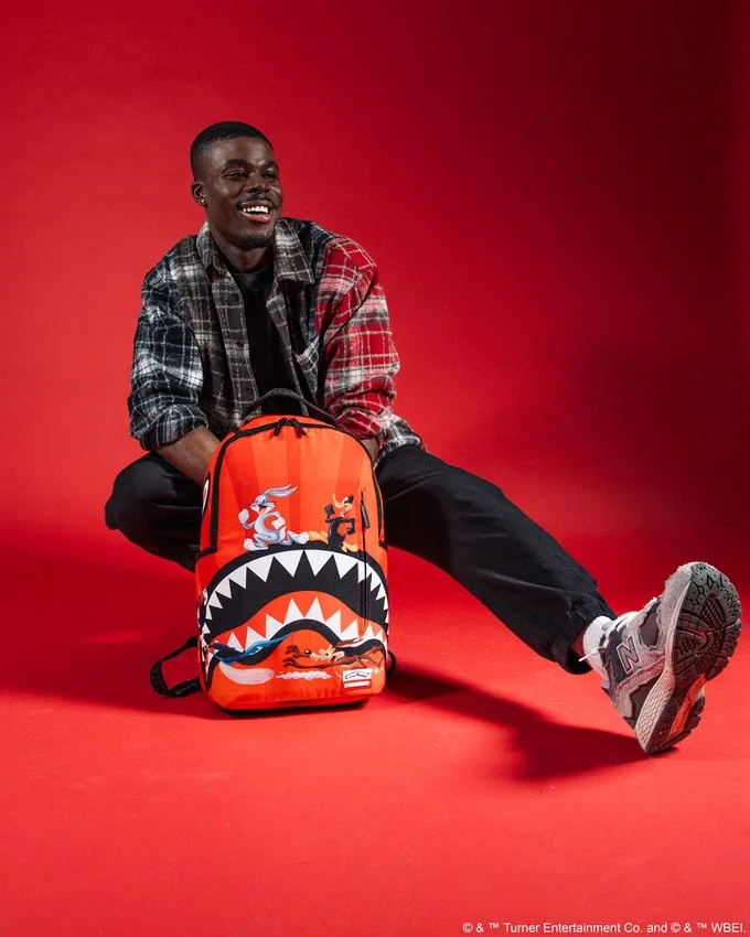 Mochila DLXSR «LOONEY TUNES: LA CARRERA DE LOS TIBURONES»