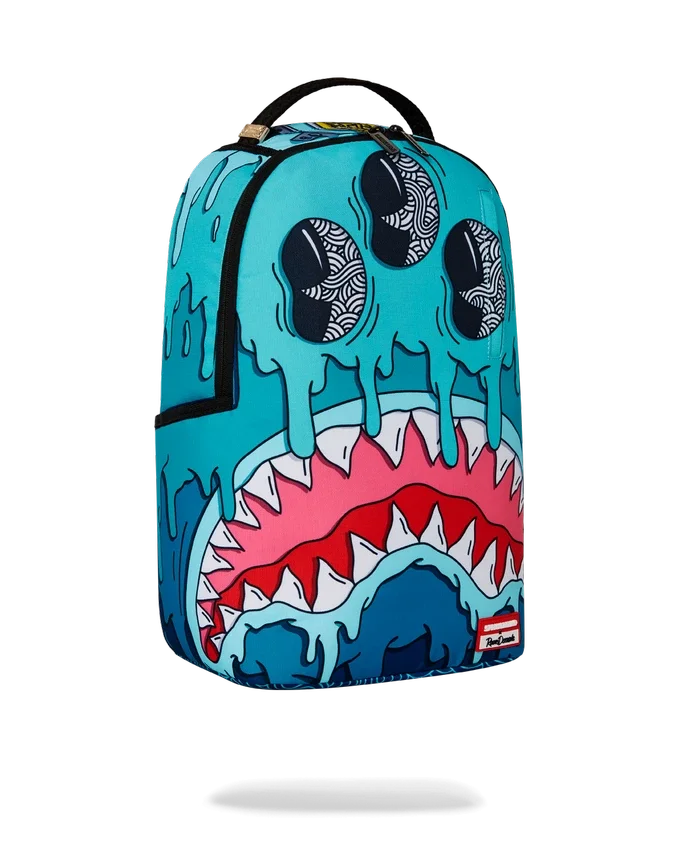 Mochila DRIPS SHARKS de la colaboración con el artista JORGE RODRÍGUEZ