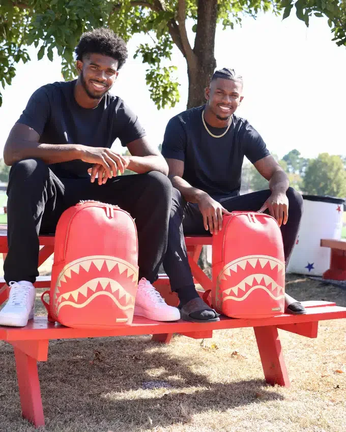 MOCHILA KING OF KINGS SHEDEUR & SHILO SANDERS SHARK