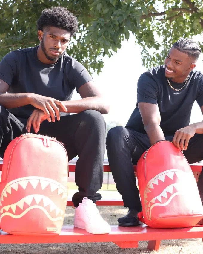 MOCHILA KING OF KINGS SHEDEUR & SHILO SANDERS SHARK