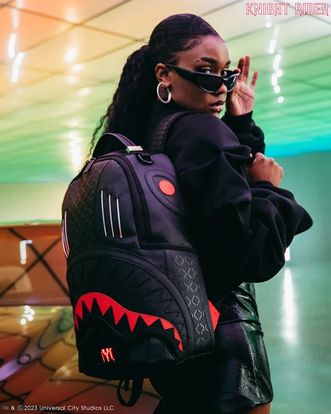 MOCHILA KNIGHT RIDER K.I.T.T. CON LED Y TURBO BOOST