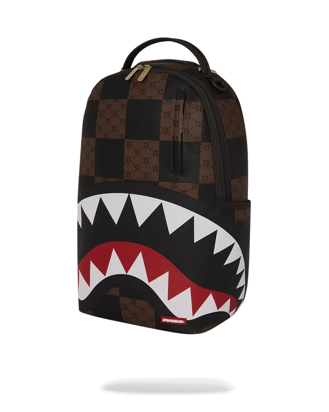 Mochila que tiene el logo del Shark