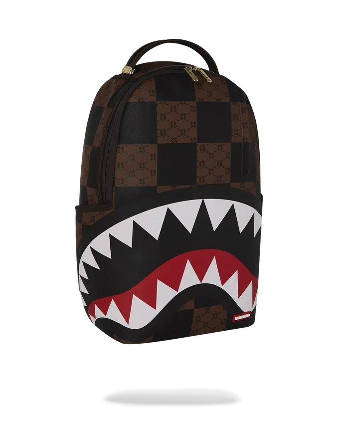 Mochila que tiene el logo del Shark