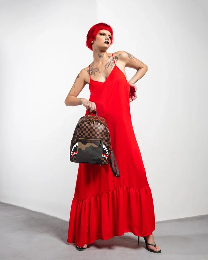 MOCHILA SAVAGE «SHARKS IN PARIS» CON BOLSILLO EXTERIOR CON CREMALLERA DORADA