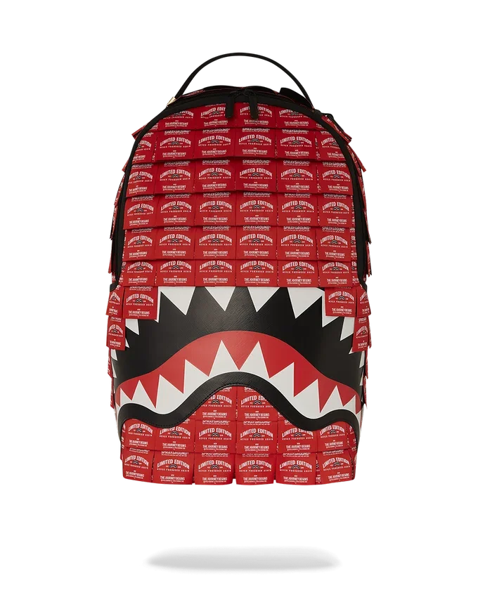 MOCHILA SHARK HECHA DE ETIQUETAS TEJIDAS