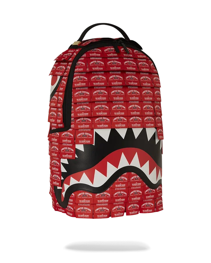 MOCHILA SHARK HECHA DE ETIQUETAS TEJIDAS