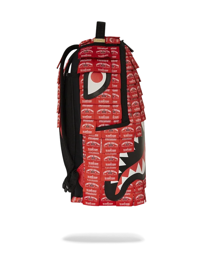 MOCHILA SHARK HECHA DE ETIQUETAS TEJIDAS