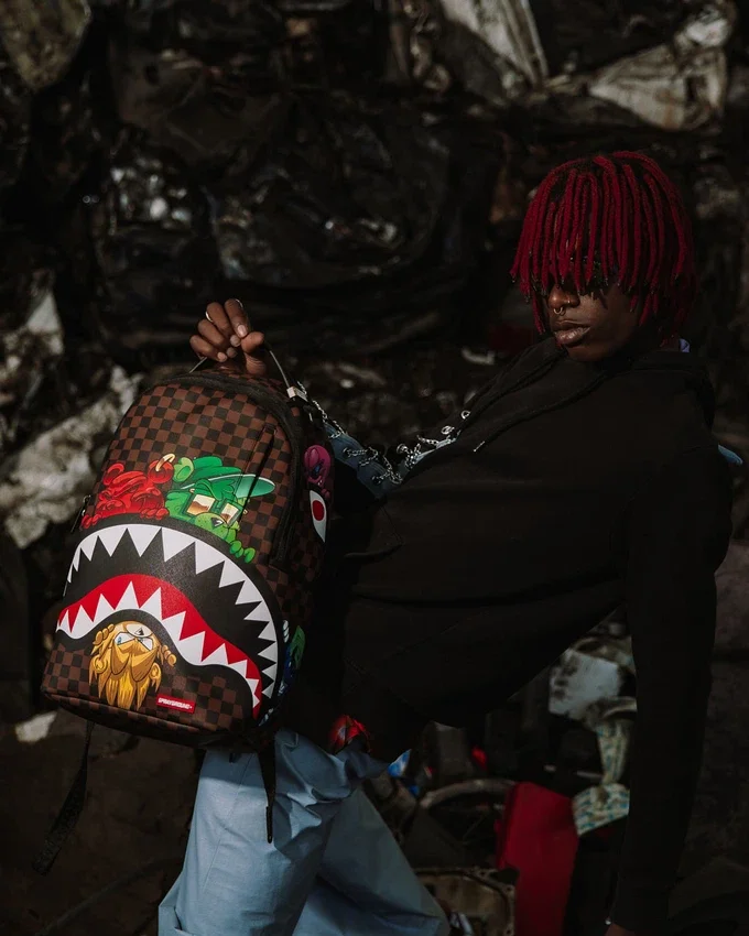 Mochila «Sharks in Paris Characters Sneakin» (DLXV)