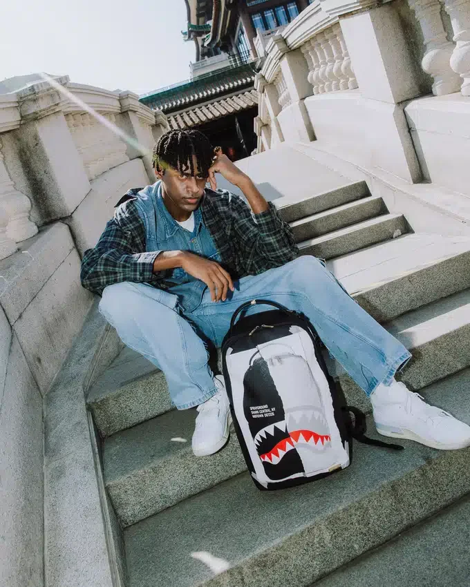 Mochila «Sharks in Paris» con ilusión óptica de «Bolsa sobre bolsa»