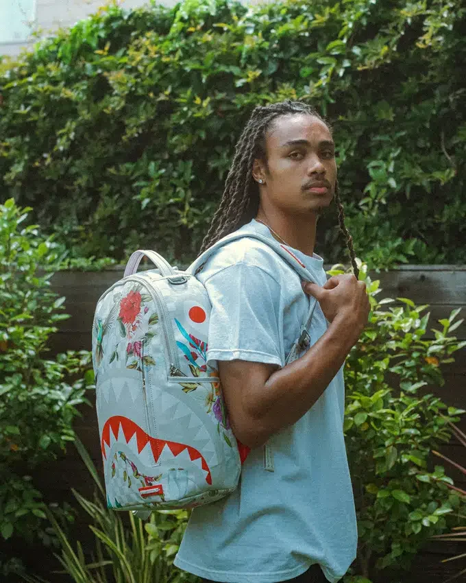 Mochilas en el jardín (DLXV)
