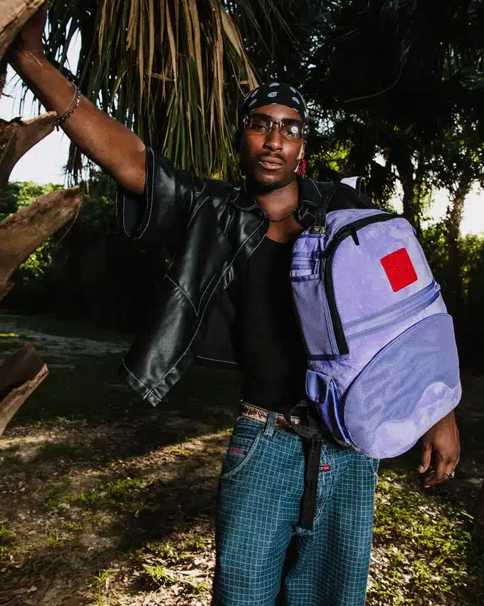 ¡¡¡NO PUEDE SER!!! UNA MOCHILA REVERSIBLE: DE TERCIOPELO MORADO A LA MOCHILA ORIGINAL «Sharks in Paris»