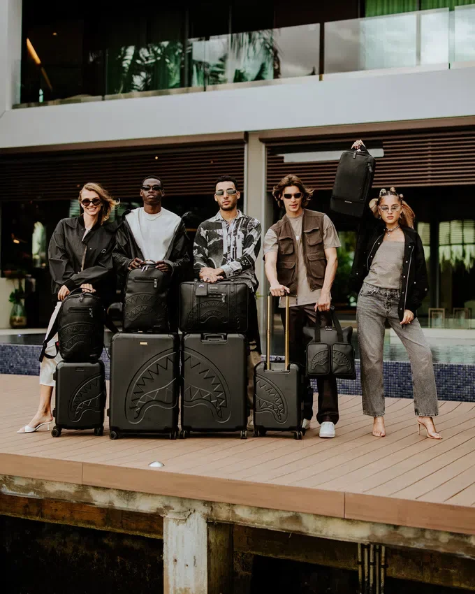 EQUIPAGE DE CABINA REALITY CHECK SHARKITECTURE NEGRO AZABACHE (ACCESORIOS DE BRONCE)