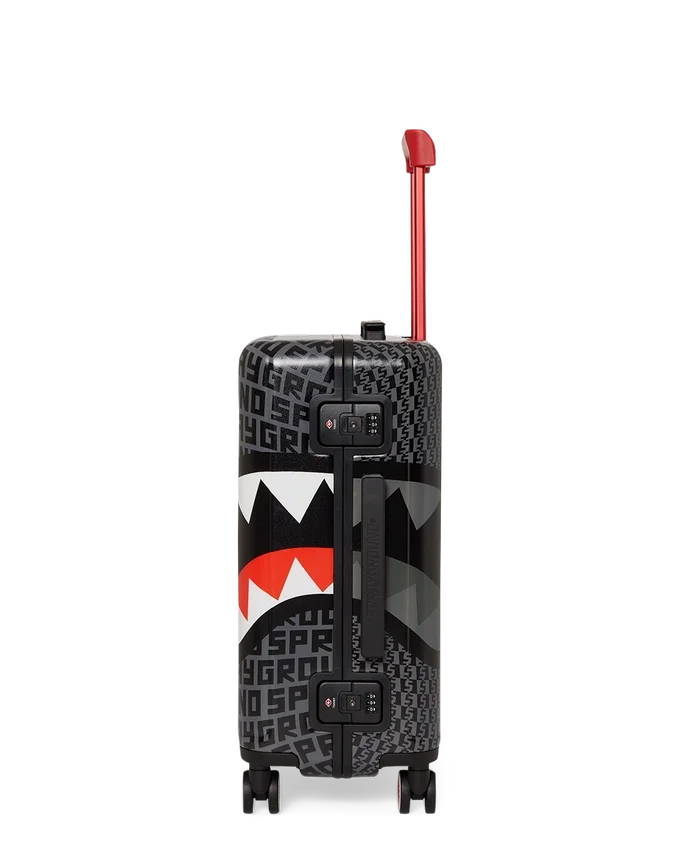 SHARKFINITY STEALTH PILOT: EQUIPAGE DE MANO DE CARCASA RÍGIDA SHARKNAUTICS