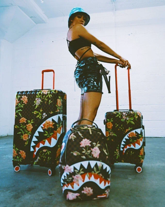 SHARKFLOWER EQUIPAGE SHARKNAUTICS DE TAMAÑO COMPLETO DE 29.5”